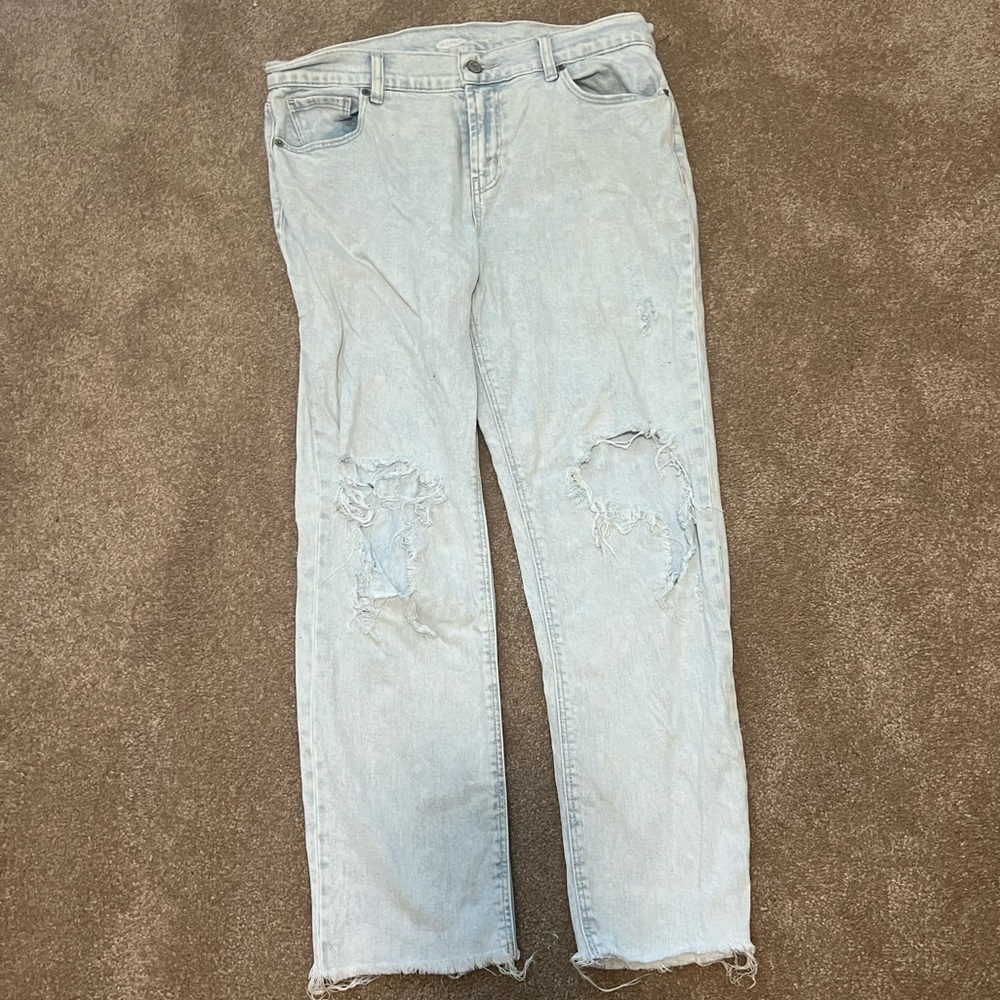 Size 6 light wash Old Navy boyfriend jean